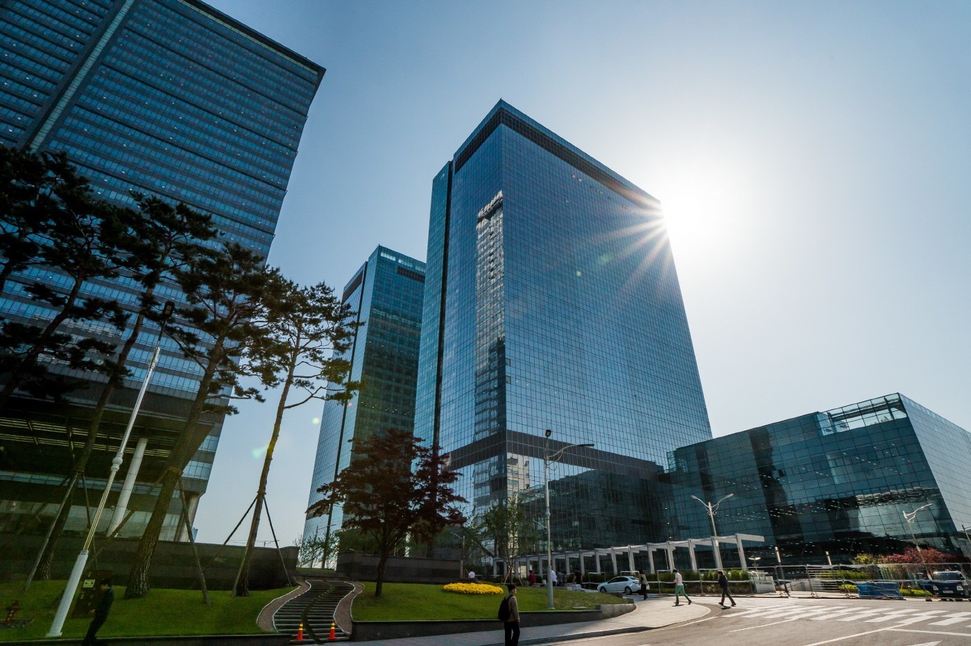 Samsung modern tech workspace