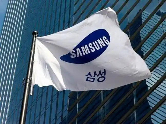 2026년 시가총액 2000조 원을 돌파한 삼성전자 빌딩 앞 삼성 깃발이 휘날리는 모습